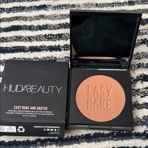 HUDA BEAUTY Easy Bake and Snatch Setting Powder - shade coffee cake NWT